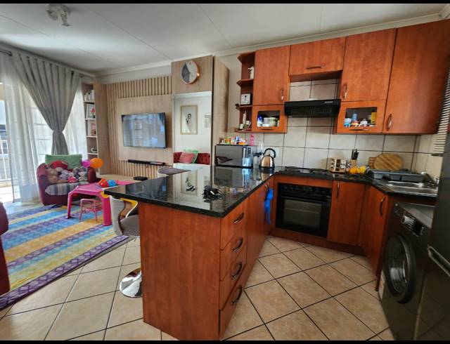 2 BEDROOM APARTMENT FOR SALE IN WATERVAL EAST